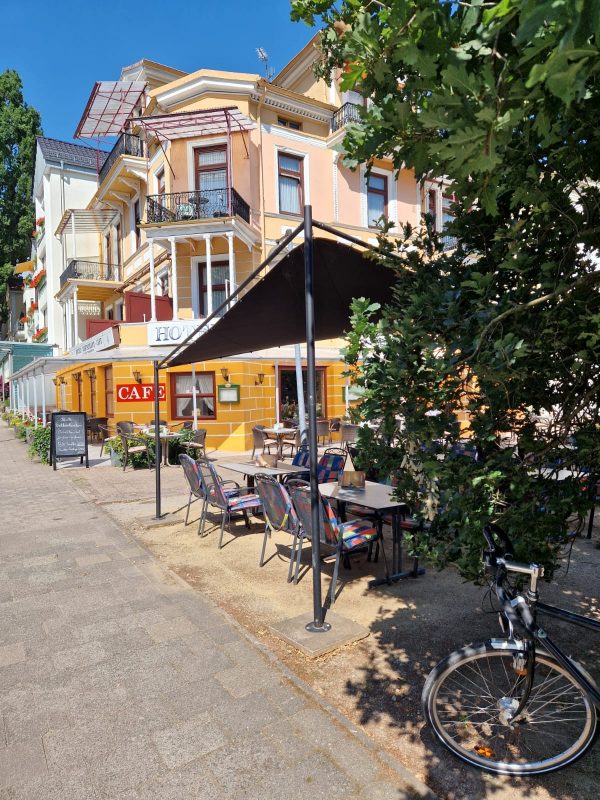 Hotel-an-der-Hauptallee-Bad-Pyrmont-Cafe-Restaurant